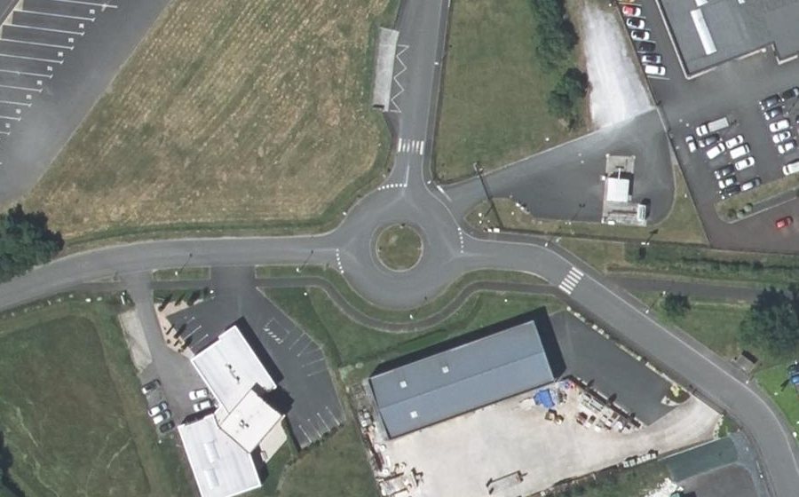 Vue aérienne du Rond-point anonyme n°160527762