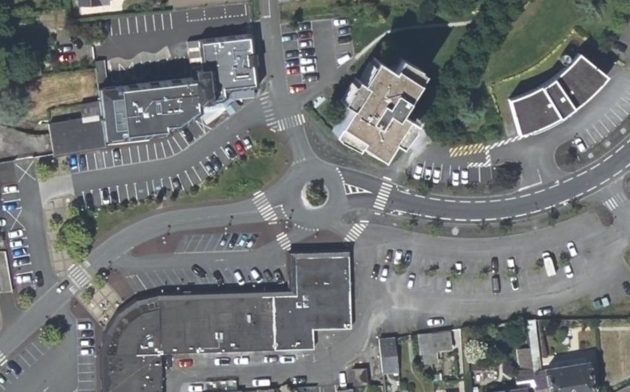 Vue aérienne du Rond-point anonyme n°160527783