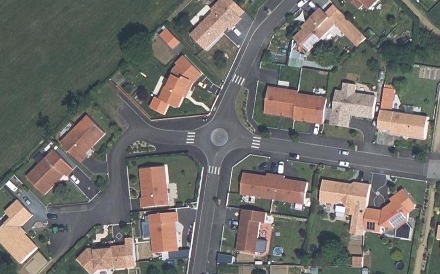 Vue aérienne du Rond-point anonyme n°160532131