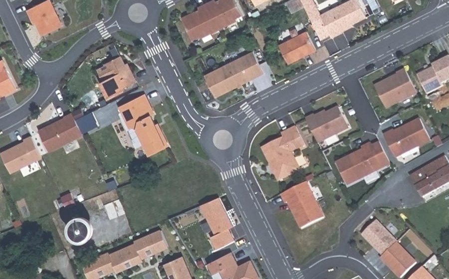 Vue aérienne du Rond-point anonyme n°160532144
