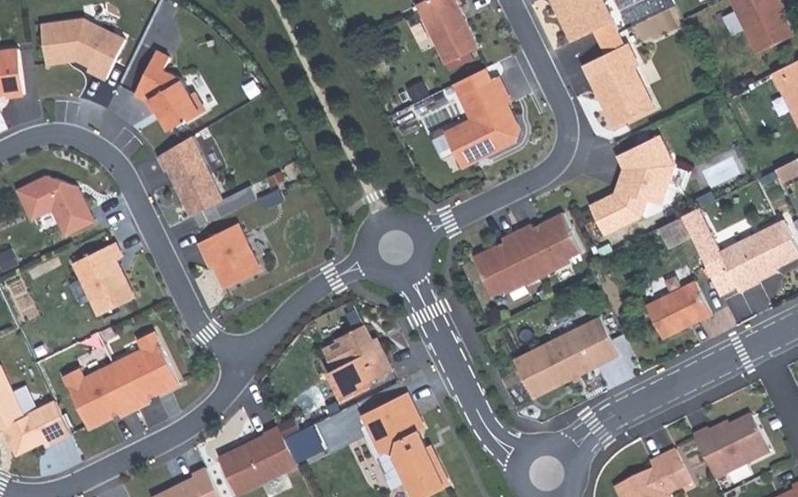 Vue aérienne du Rond-point anonyme n°160532146