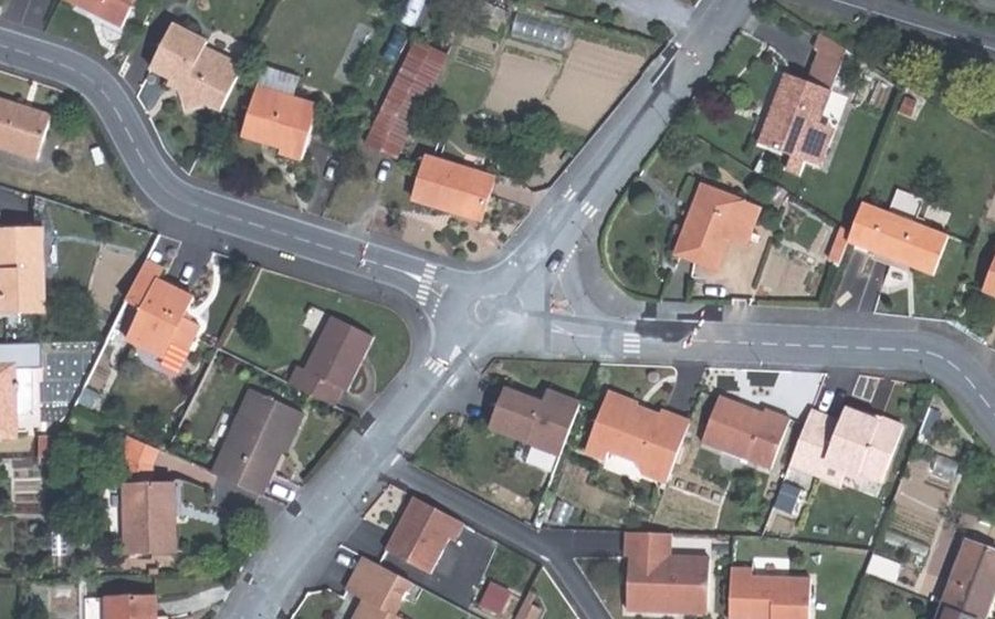 Vue aérienne du Rond-point anonyme n°160532149