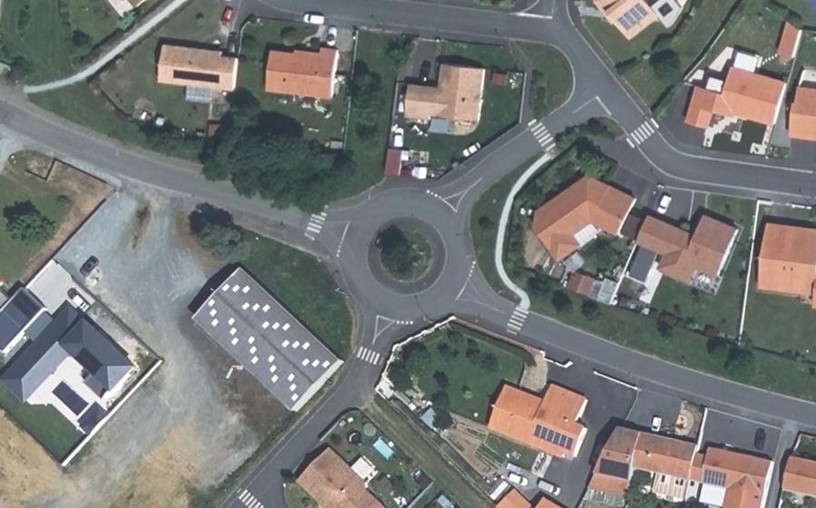 Vue aérienne du Rond-point anonyme n°160532150