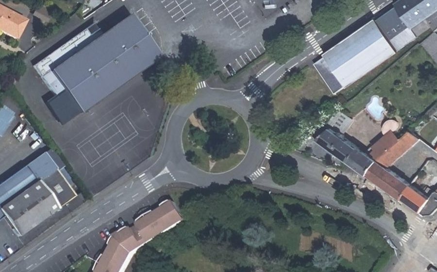 Vue aérienne du Rond-point anonyme n°160532151