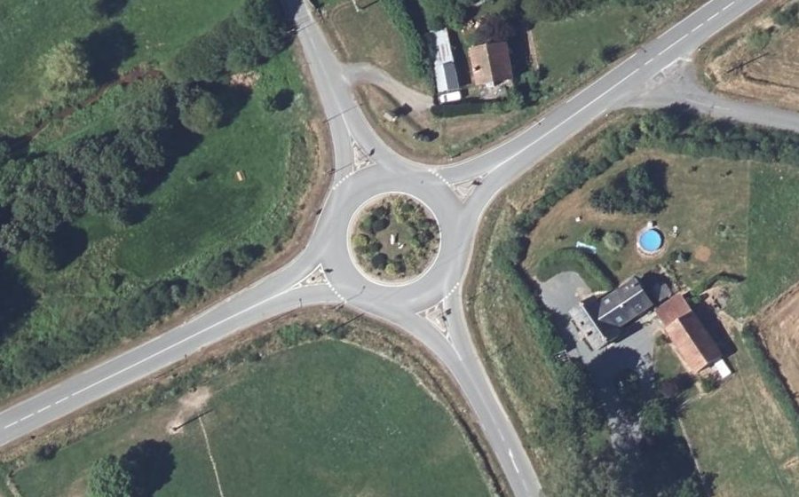 Vue aérienne du Rond-point anonyme n°160615720