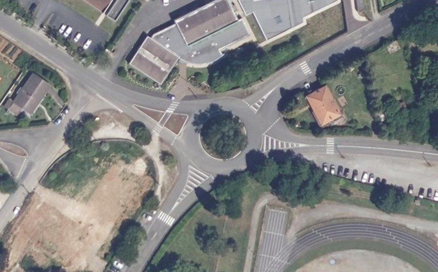 Vue aérienne du Rond-point anonyme n°160627484