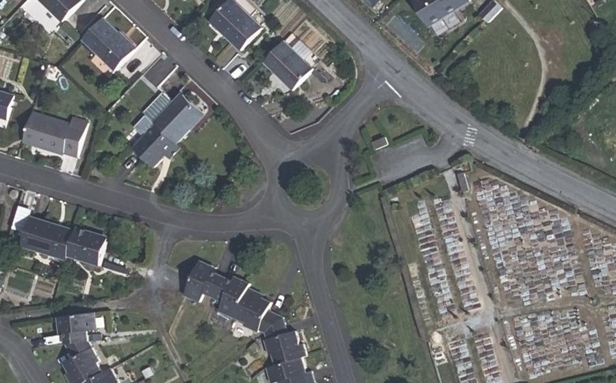 Vue aérienne du Rond-point anonyme n°160662508