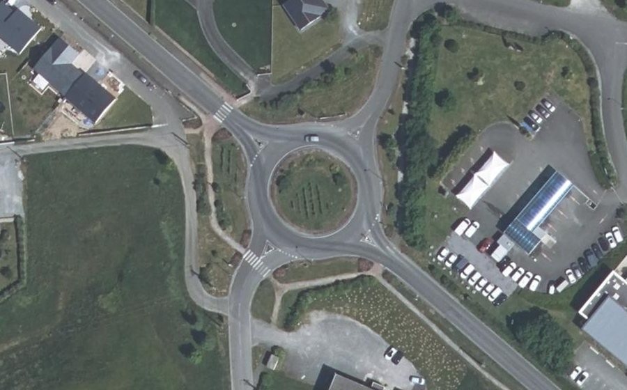 Vue aérienne du Rond-point anonyme n°160662509