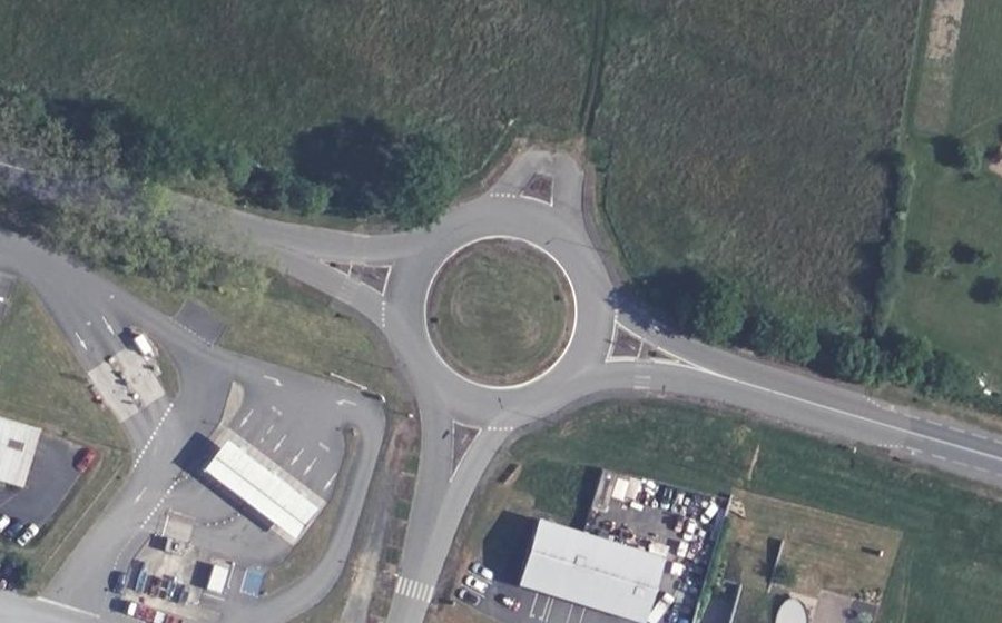 Vue aérienne du Rond-point anonyme n°160662842