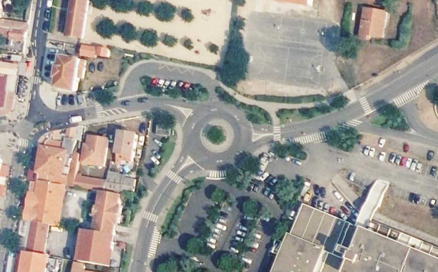 Vue aérienne du Rond-point anonyme n°160678108