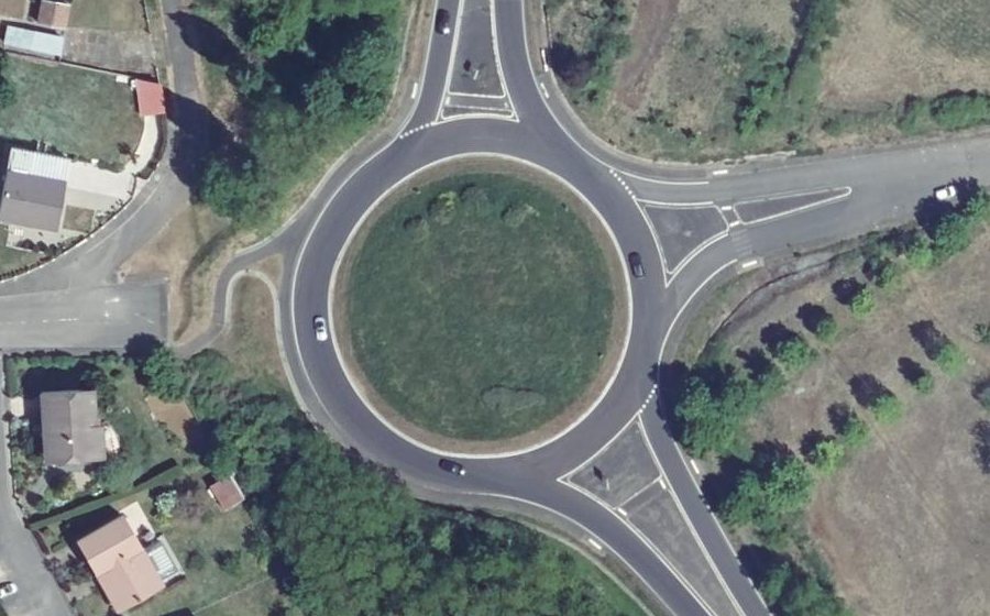 Vue aérienne du Rond-point anonyme n°160709869