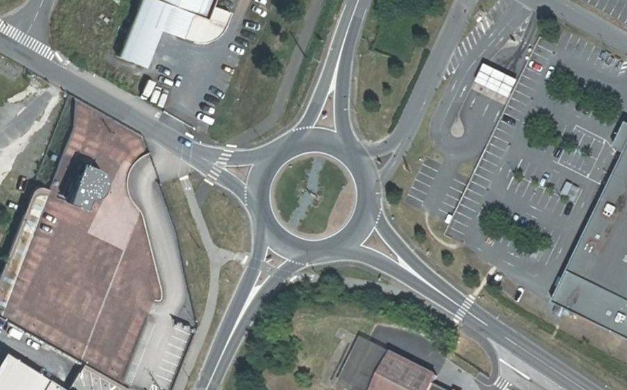 Vue aérienne du Rond-point anonyme n°160712454