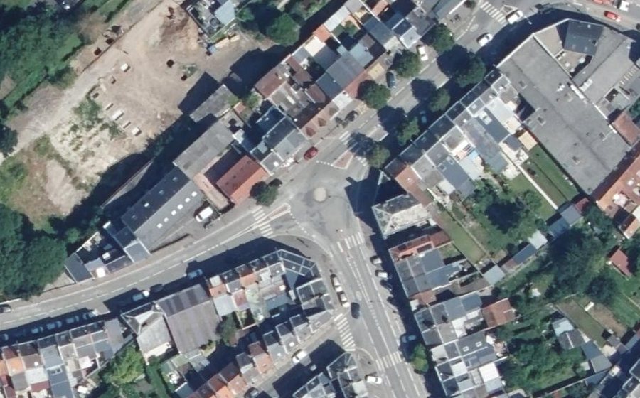 Vue aérienne du Rond-point anonyme n°160742135
