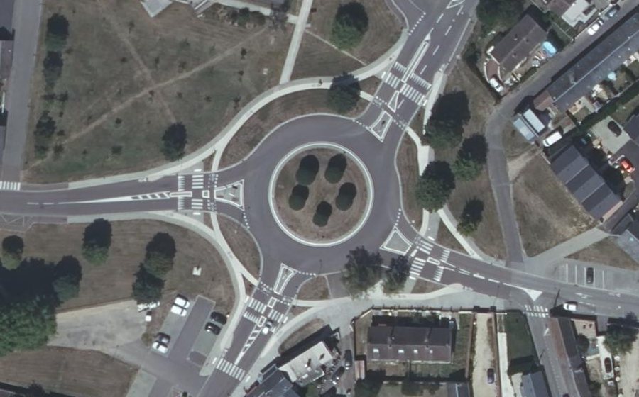 Vue aérienne du Rond-point anonyme n°16074316