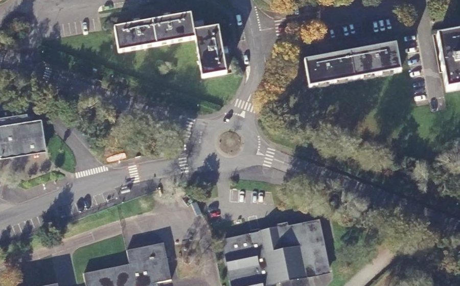 Vue aérienne du Rond-point anonyme n°160775192