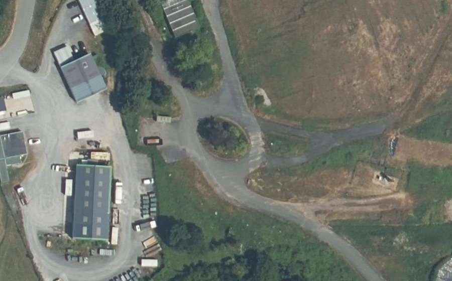 Vue aérienne du Rond-point anonyme n°160836094