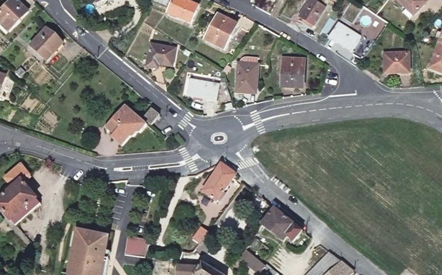 Vue aérienne du Rond-point anonyme n°160844239