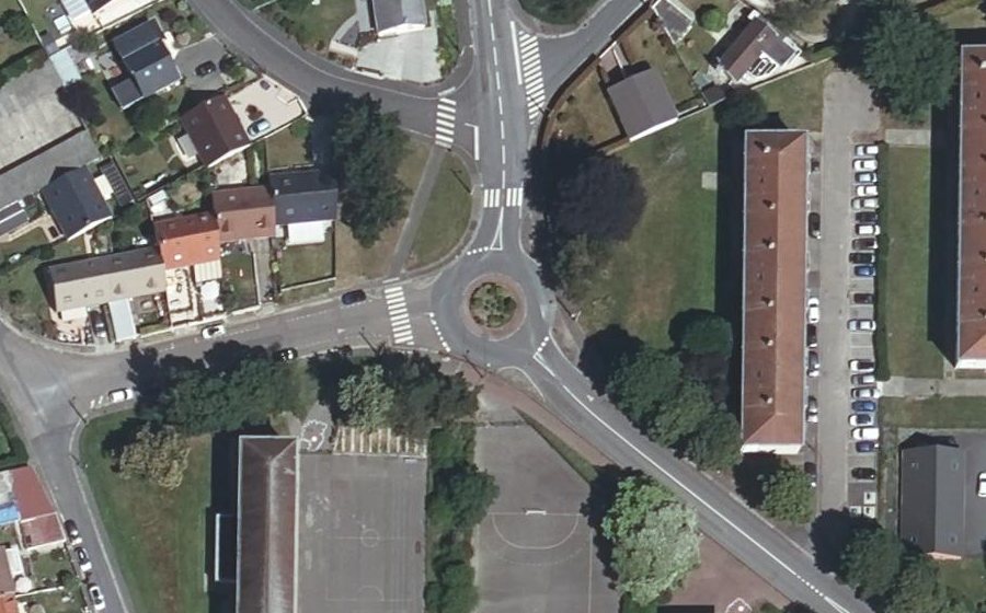Vue aérienne du Rond-point anonyme n°16087814
