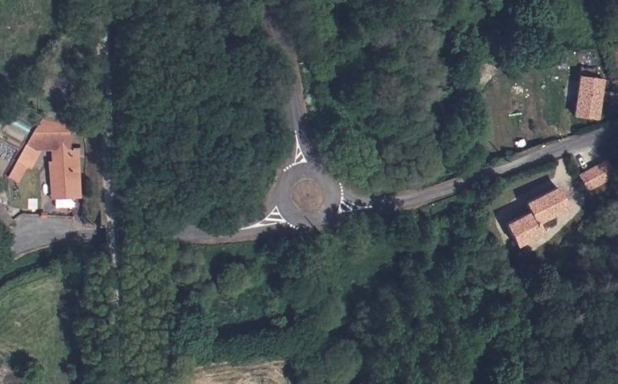 Vue aérienne du Rond-point anonyme n°160900600