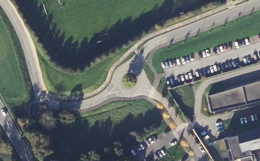 Vue aérienne du Rond-point anonyme n°160915348