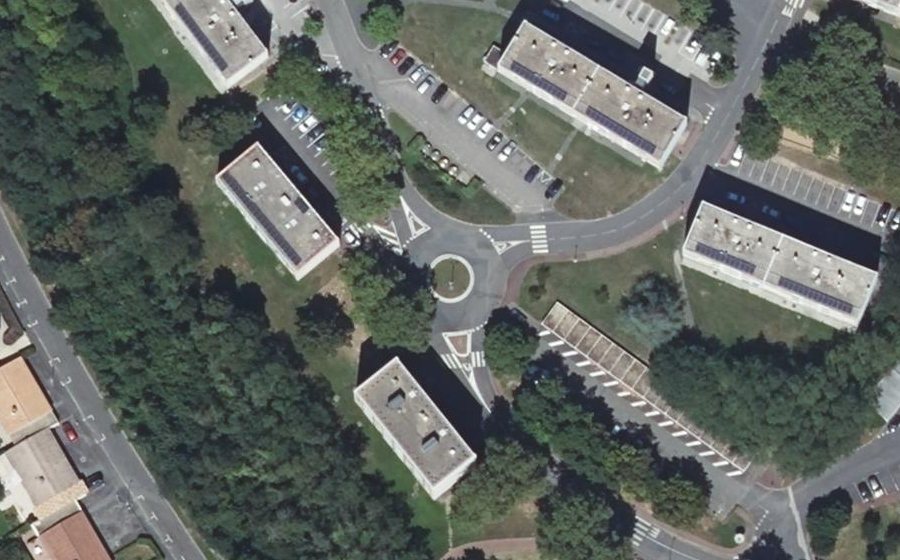 Vue aérienne du Rond-point anonyme n°160962786