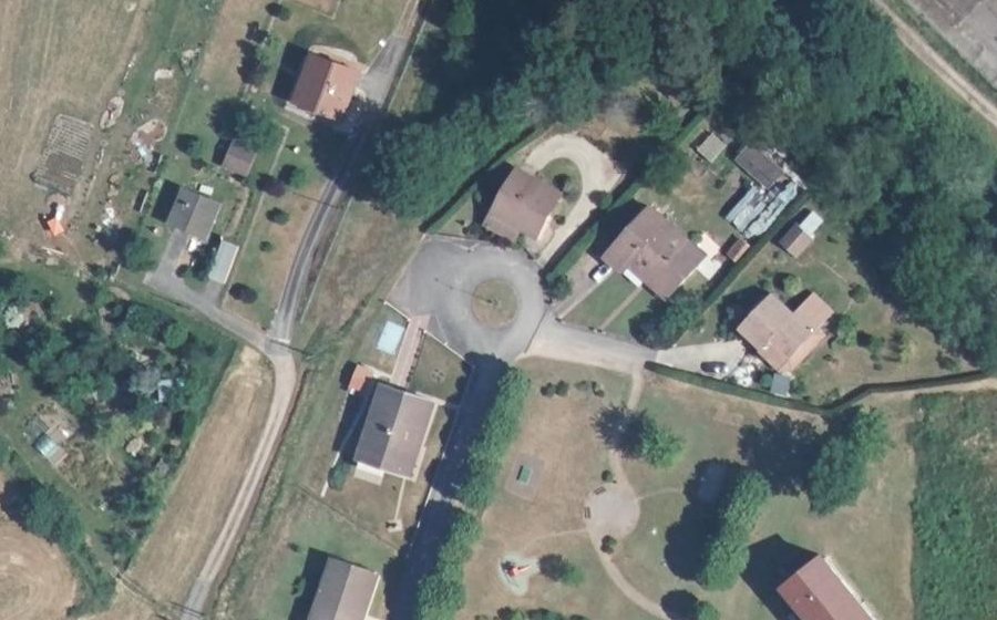 Vue aérienne du Rond-point anonyme n°160972827