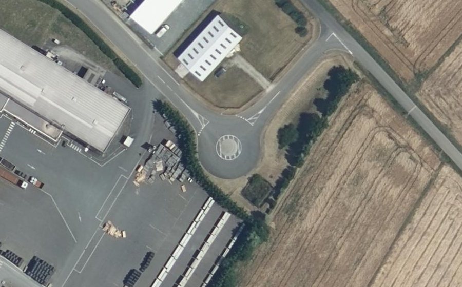 Vue aérienne du Rond-point anonyme n°160977927