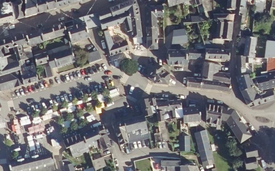Vue aérienne du Rond-point anonyme n°160998550