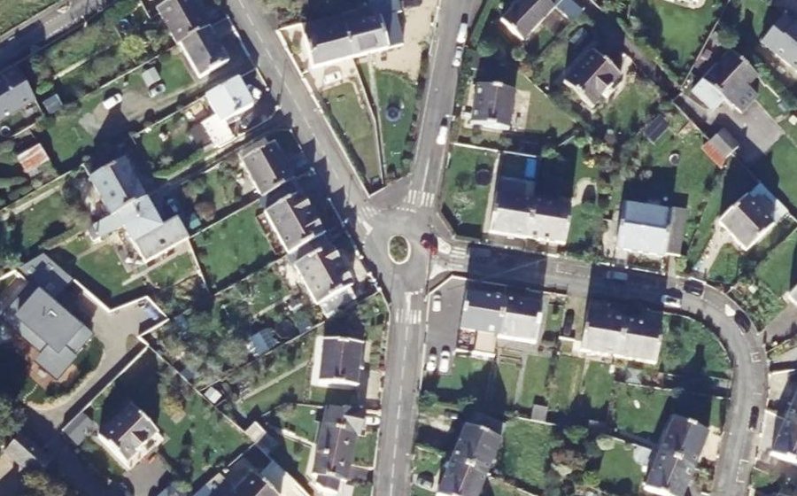 Vue aérienne du Rond-point anonyme n°161020662