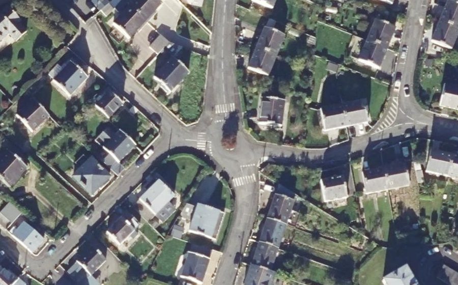 Vue aérienne du Rond-point anonyme n°161020663