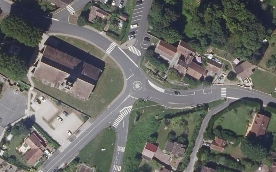 Vue aérienne du Rond-point anonyme n°161054999