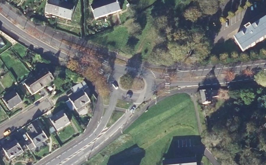 Vue aérienne du Rond-point anonyme n°161084726