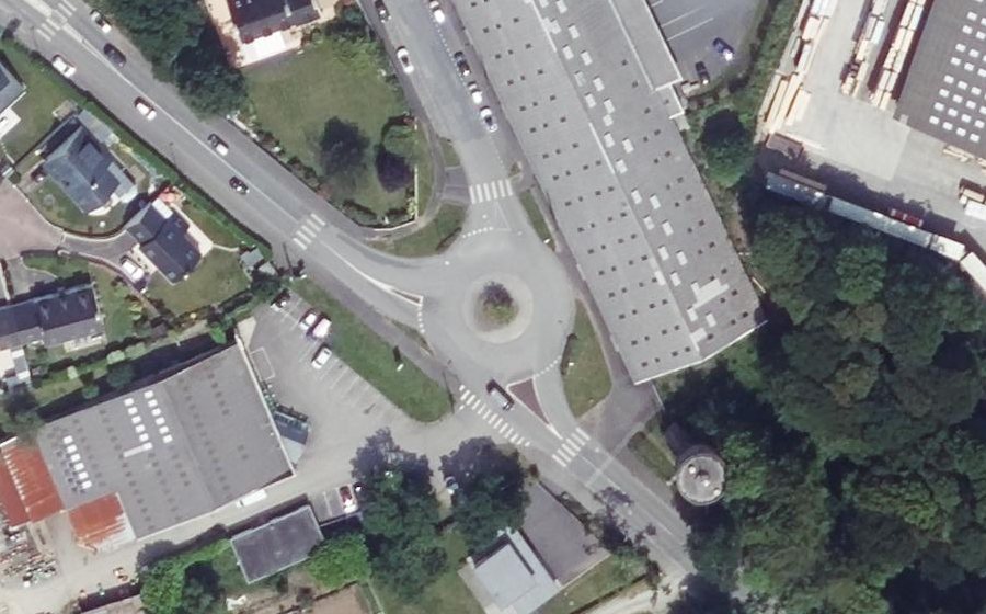 Vue aérienne du Rond-point anonyme n°161092254