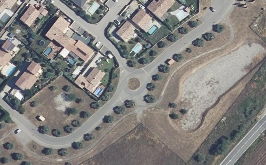 Vue aérienne du Rond-point anonyme n°161132311