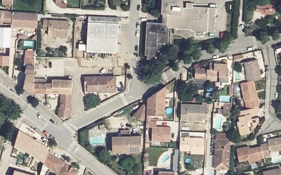 Vue aérienne du Rond-point anonyme n°161143555