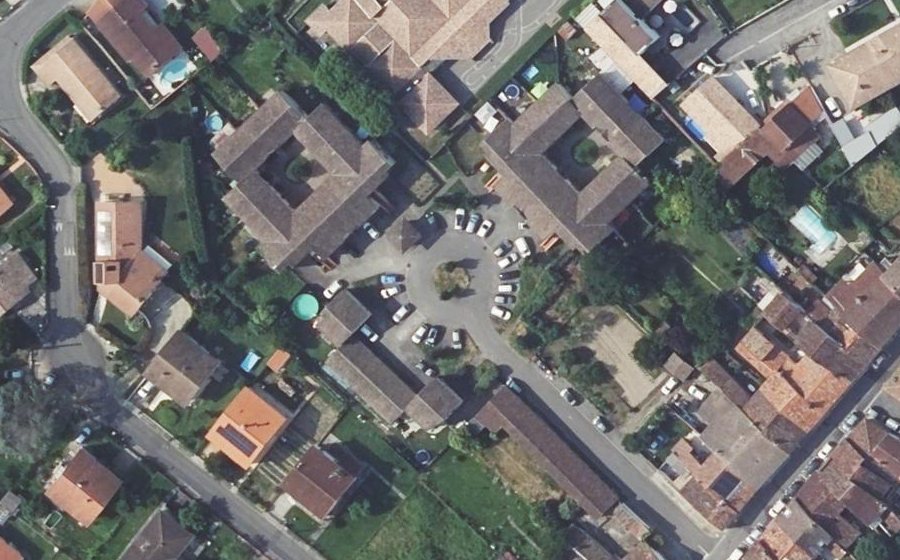 Vue aérienne du Rond-point anonyme n°161165445