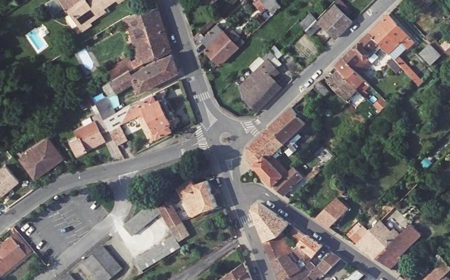 Vue aérienne du Rond-point anonyme n°161165458