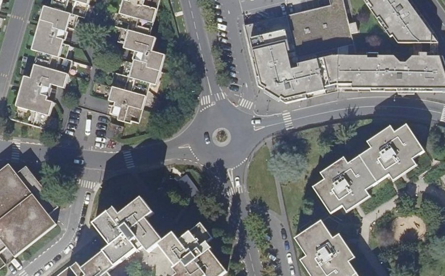 Vue aérienne du Rond-point anonyme n°161166813
