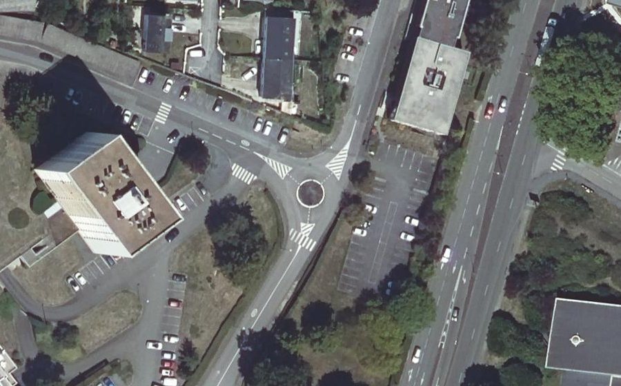 Vue aérienne du Rond-point anonyme n°161205550