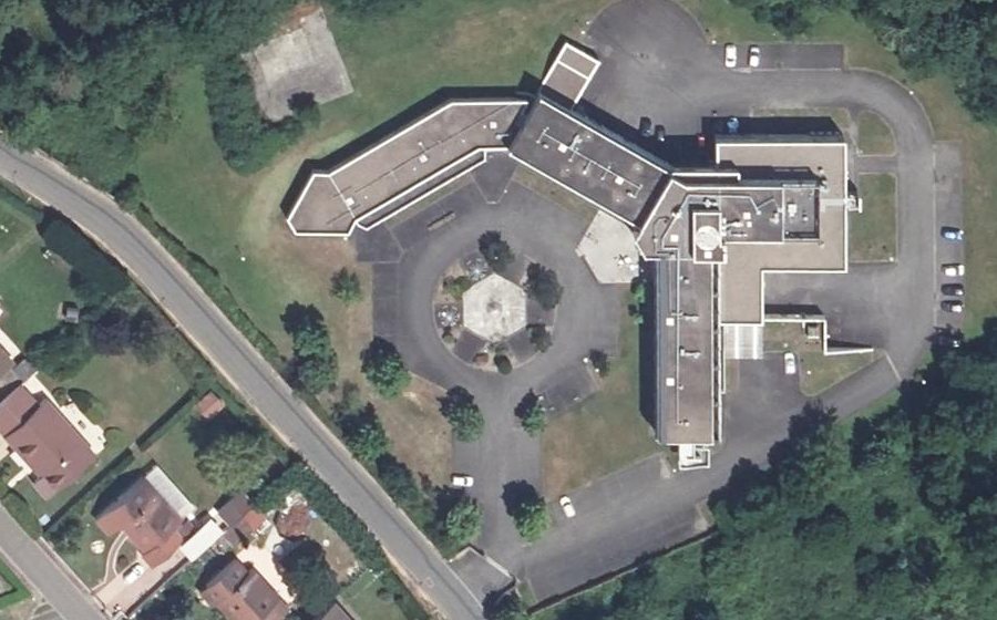 Vue aérienne du Rond-point anonyme n°161239994