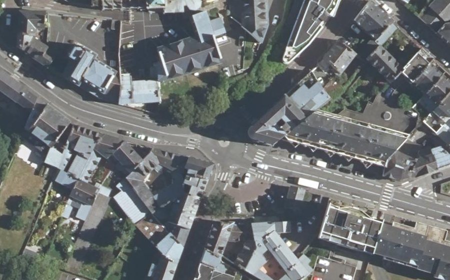 Vue aérienne du Rond-point anonyme n°161288091