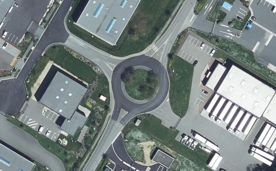 Vue aérienne du Rond-point anonyme n°161289919