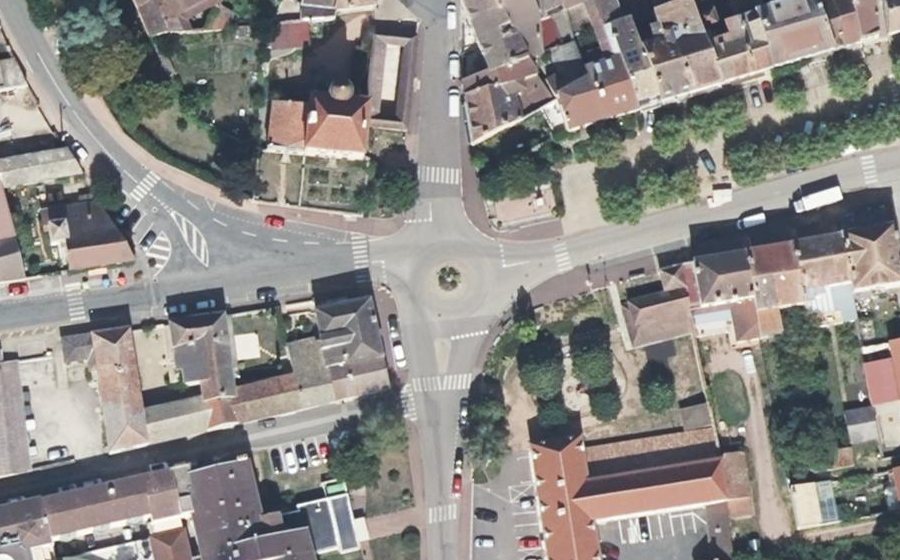 Vue aérienne du Rond-point anonyme n°161290962