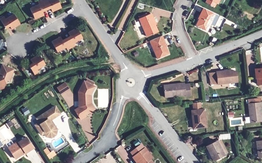 Vue aérienne du Rond-point anonyme n°161308283