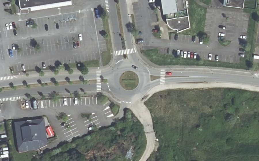 Vue aérienne du Rond-point anonyme n°161313856