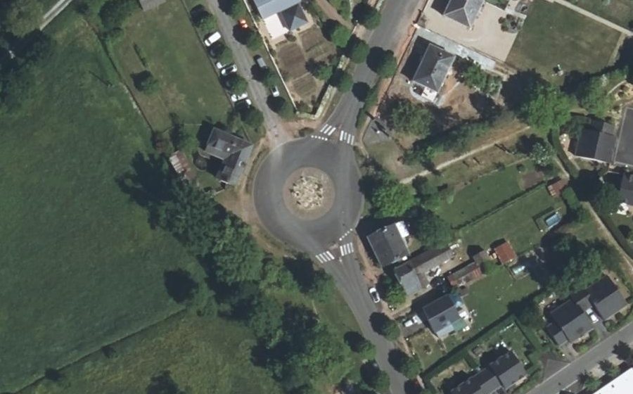 Vue aérienne du Rond-point anonyme n°161321347