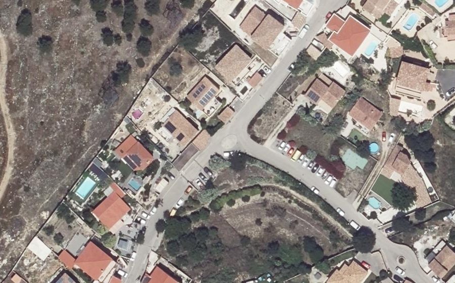 Vue aérienne du Rond-point anonyme n°161387443