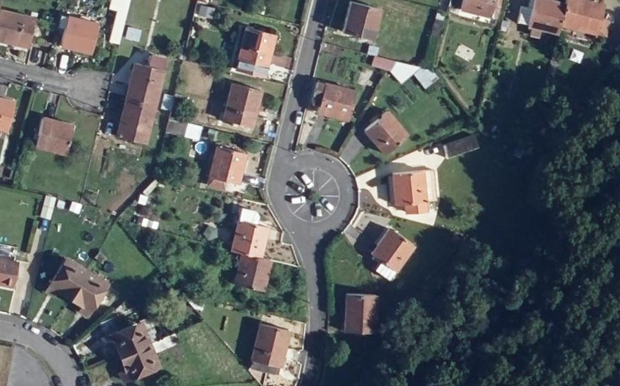 Vue aérienne du Rond-point anonyme n°161404223