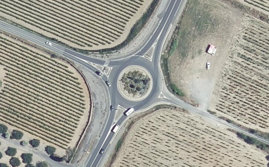 Vue aérienne du Rond-point anonyme n°161441308