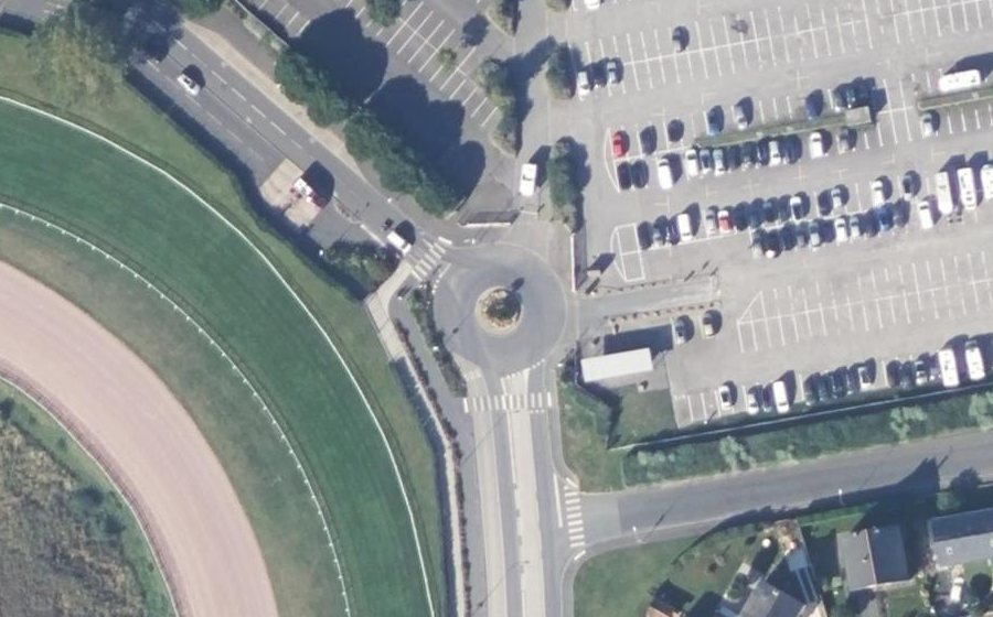 Vue aérienne du Rond-point anonyme n°161463169